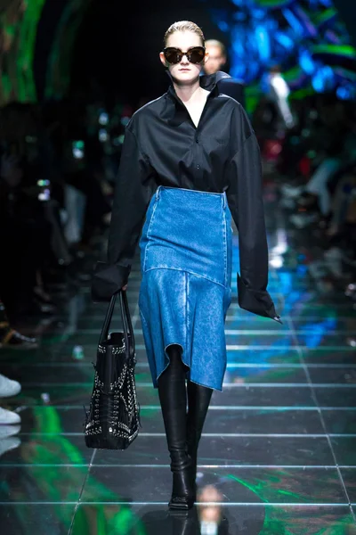 Look 24